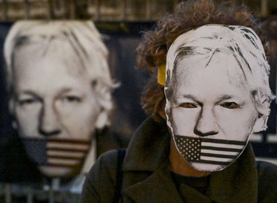 Stella Assange tražit će oprost za supruga Juliana