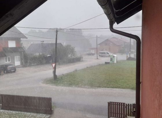 Nevrijeme zahvatilo Hrvatsku, grad i vjetar zahvatio Zagreb i okolicu