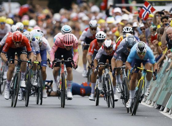 Britanac najbrži u sprintu pete etape, Pogačar zadržao žutu majicu