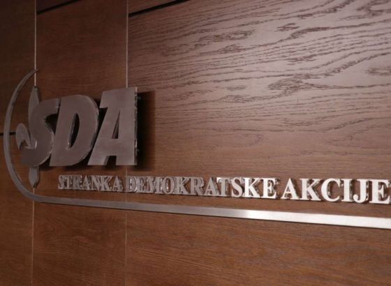 Iz Kluba SDA: Prvo helikopteri,onda vojska Srbije na teritoriji BiH. Je li ovo najava nekih novih vojnih aktivnosti prema BiH?!