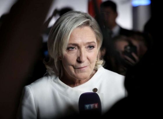 Nacionalni skup Marine Le Pen pridružuje se grupaciji ekstremnih desničara u EP