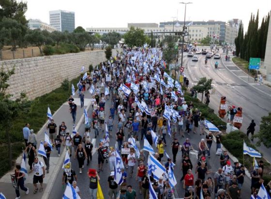Demonstranti blokirali glavne ceste u Izraelu, traže dogovor o taocima u Gazi