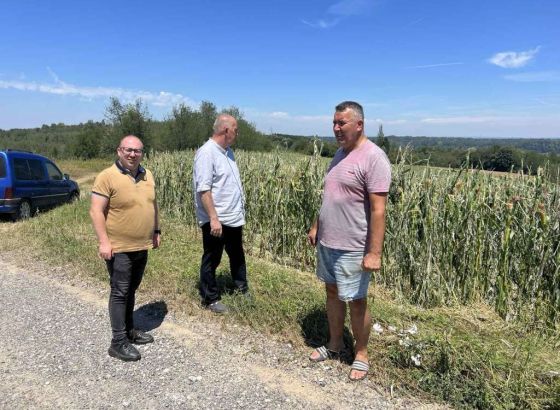 Abaspahić posjetio poljoprivrednike u Bosanskoj Dubici kojima je nevrijeme nanijelo ogromnu štetu