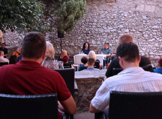 Mostarsko ljeto: Održana večer posvećena Nedžadu Ibrišimoviću i i Dževadu Karahasanu