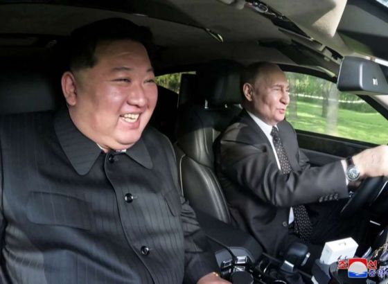 Kim Jong Un obučava kćerku da ga naslijedi