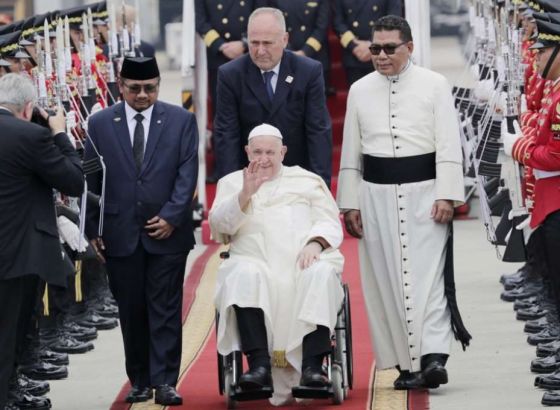 Papa Franjo doputovao u Indoneziju