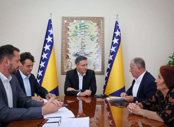 Bećirović i udruženja: Schmidtov posao nije iskazivanje zabrinutosti, već da hitno djeluje