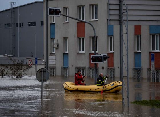 U Poljskoj stanovništvu upućen poziv za evakuaciju, u Budimpešti nude milion vreća pijeska