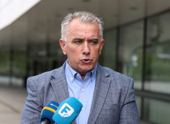 Zastupnici SDA, DF-a i NES-a predali zahtjev za ocjenu ustavnosti nastavnog plana u RS (VIDEO)