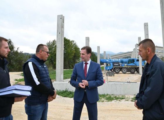 Hrnjić posjetio 'Zlatno polje', u toku milionska investicija izgradnje nove farme (VIDEO)