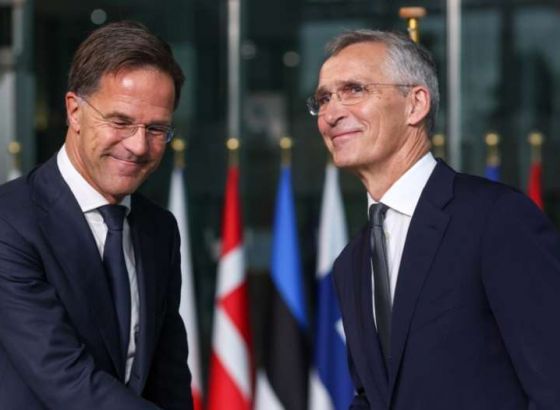 Stoltenberg predao dužnost Rutteu