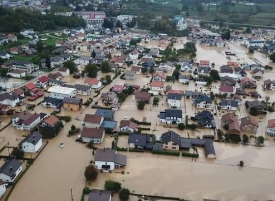 POŠALJITE SMS! Crveni križ Slovenije prikuplja pomoć za Bosnu i Hercegovinu nakon katastrofalnih poplava