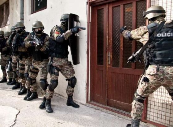 U Crnoj Gori uhićeno trinaest osoba zbog krijumčarenja stranih državljana