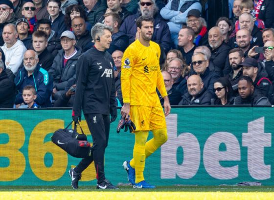 Liverpool je u velikim problemima, doznali su kada se Alisson vraća u pogon