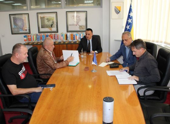 Ministar Lakić sa obespravljenim radnicima Vitezita: Naći ćemo rješenje!