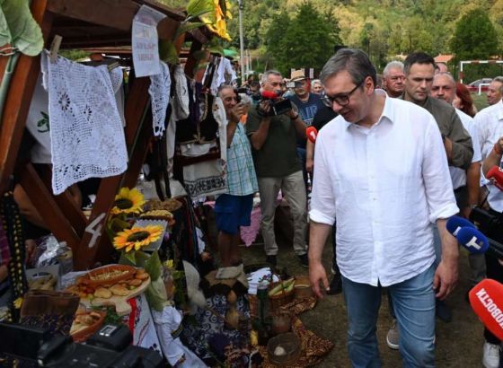 Povjerenje u Vučića ima 48 posto građana Srbije - istraživanje