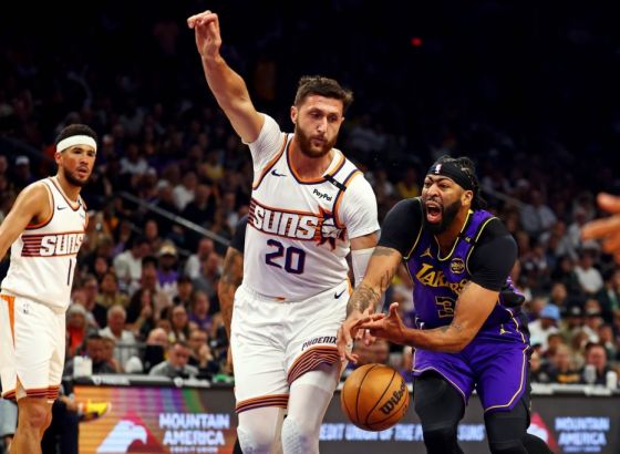 Sunsi savladali Lakerse, skromna partija Jusufa Nurkića