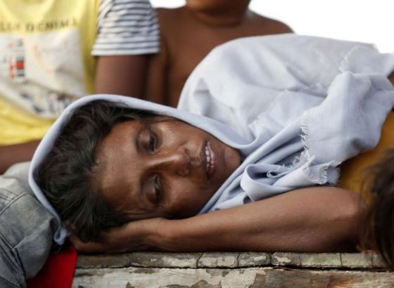 Trgovci ljudima ostavili desetine izbjeglica Rohingya nasukane na obali Indonezije, pronađeno šest tijela