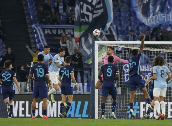 Lacio četiri od četiri, prvo slavlje Junajteda, Fener pao u Holandiji