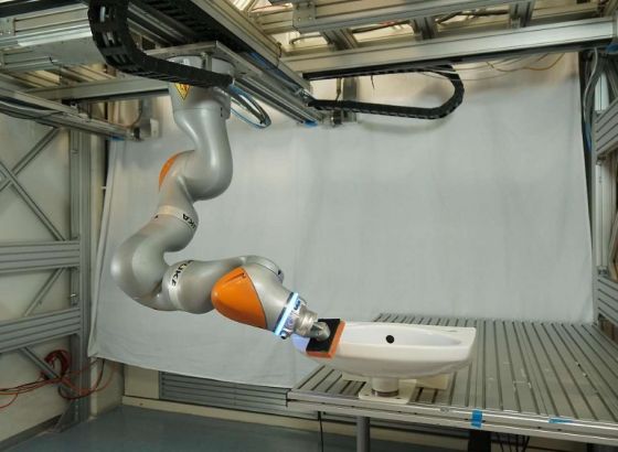 Inovativni robot iz Beča: Uči kako čistiti poput pravog profesionalca