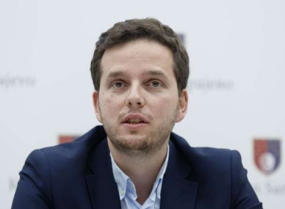 Premijer KS Nihad Uk  "glasnogovornicima opozicije": Uzalud vam pokušaji širenja panike.Da, para ima kad se ne krade