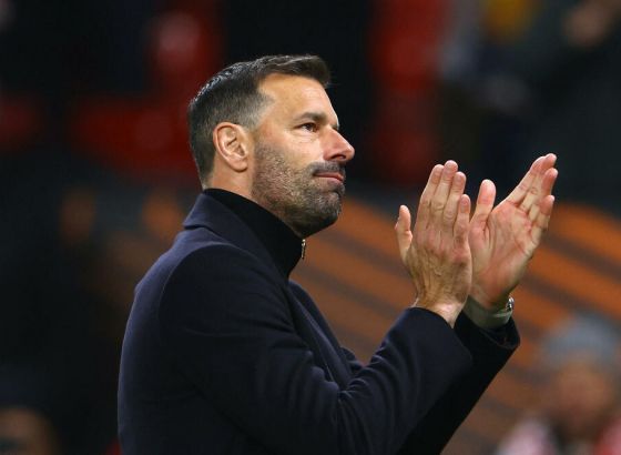 Prva odluka Amorima: Van Nistelroj napustio Junajted