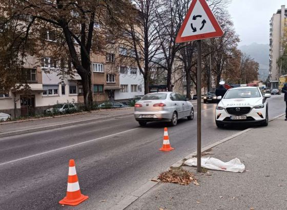 Zenička policija traga za vozačem audija koji je udario pješaka L. N.