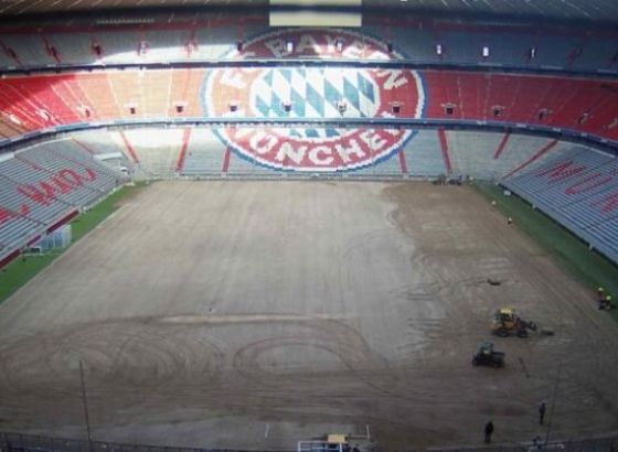 Bayern u petak dočekuje Augsburg, a Allianz Arena trenutno je bez trave