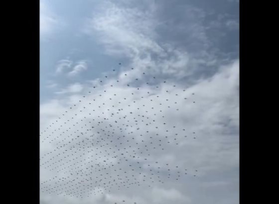 ZASTRAŠUJUĆA armija budućnosti: Poslušajte kako zvuči roj dronova (VIDEO)