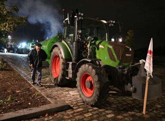 Ljutiti farmeri blokiraju pristup luci Bordeaux kako bi izvršili pritisak na francusku vladu