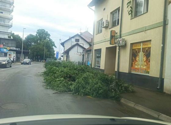Oluja Bert zahvatila Britaniju, četvero poginulih, prekinut saobraćaj