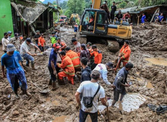 Najmanje 20 poginulih u poplavama i klizištima u Indoneziji