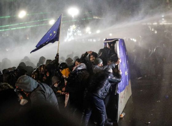 Desetine uhapšenih na proevropskim protestima u Gruziji, diplomate osuđuju potez za zaustavljanje pregovora sa EU