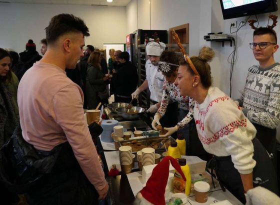 Božićni bazar u Njemačkoj ambasadi - Kulinarski specijaliteti, ručni radovi i muzički program