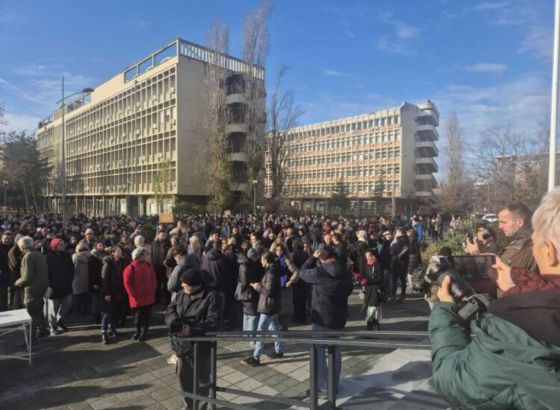 Više tisuća ljudi na skupu podrške studentima u Novom Sadu