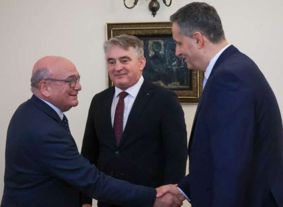 Komšić i Bećirović primili lorda Stuarta Peacha