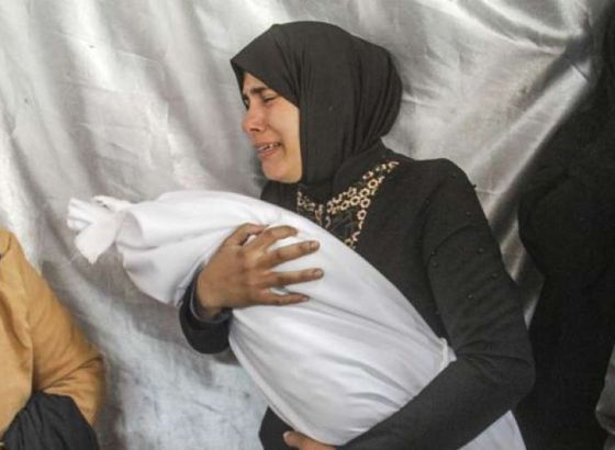 Dvoje djece među 17 Palestinaca ubijenih u izraelskim zračnim napadima u Gazi