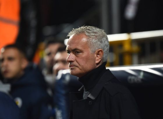 Tvrdi da nema razloga za zabrinutost: Mourinho će biti operisan u Londonu