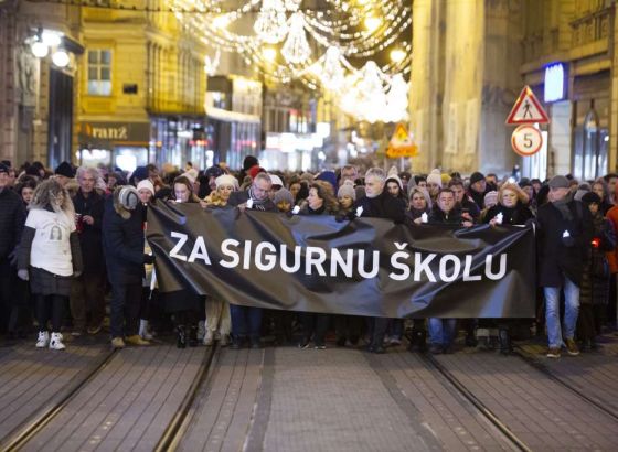 Brojni građani na mimohodu "Za sigurnu školu"