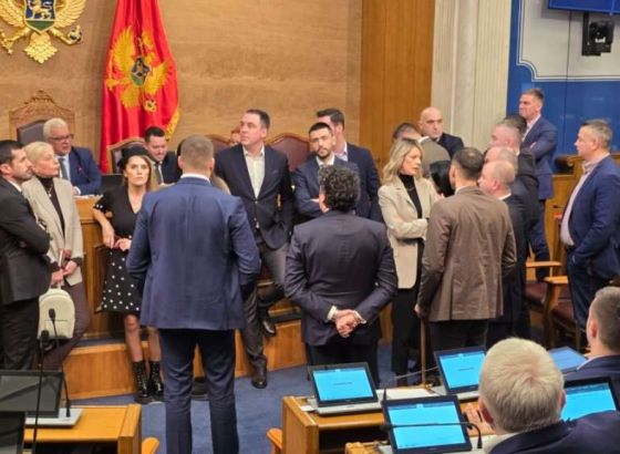 Opet prekinuta sjednica crnogorskog parlamenta