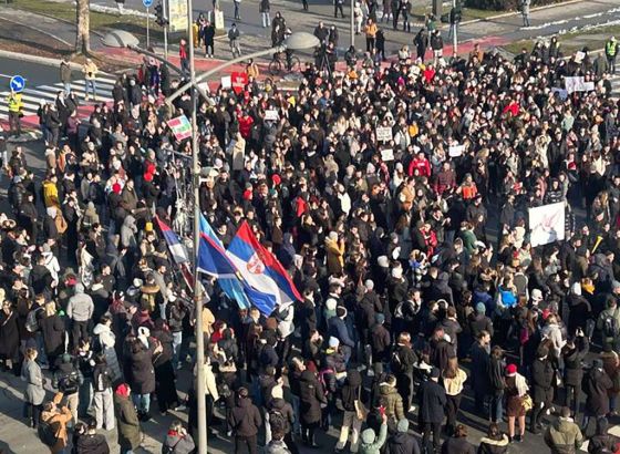 Studenti blokirali najprometnije raskrsnice u Novom Sadu i Beogradu