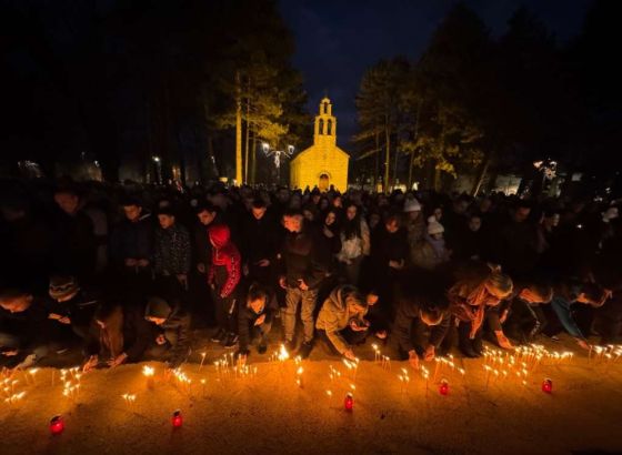 Stanovnici Crne Gore pale svijeće za nedužne žrtve masakra na Cetinju