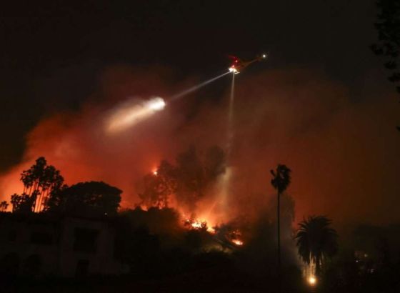 Los Angeles okružen šumskim požarima van kontrole, najmanje pet mrtvih