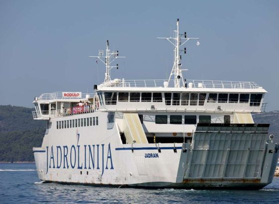 Putnici zbog vremenskih neprilika prenoćili na trajektu u Splitu