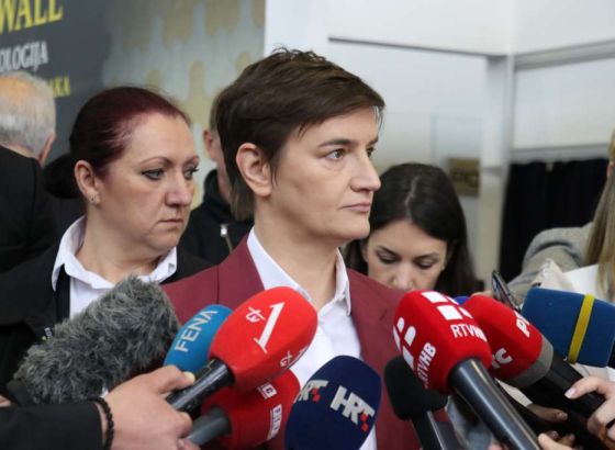 Brnabić će predati sto potpisa za referenduma o povjerenju Vučiću