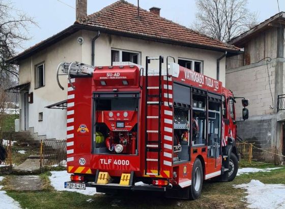 Smrtno stradala starija ženska osoba u požaru u Tuzli