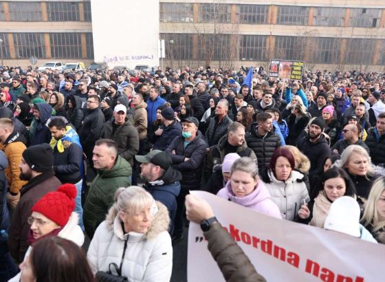 Počela sjednica ESV-a FBiH, ispred zgrade Vlade protest zbog odluke o minimalnoj plati