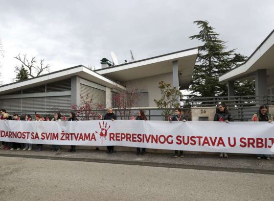 Ispred veleposlanstva Srbije u Zagrebu održana akcija solidarnosti sa studentima