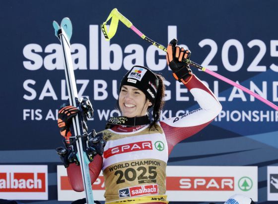 Austrijanki Fenir zlato u superveleslalomu