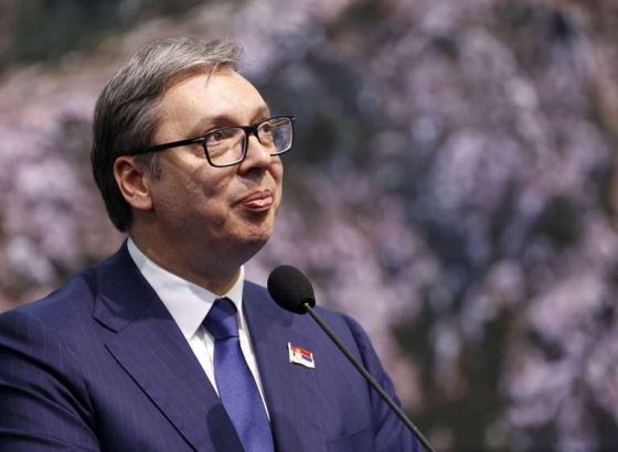 Vučić očekuje "velike probleme" u vezi s Naftnom industrijom Srbije